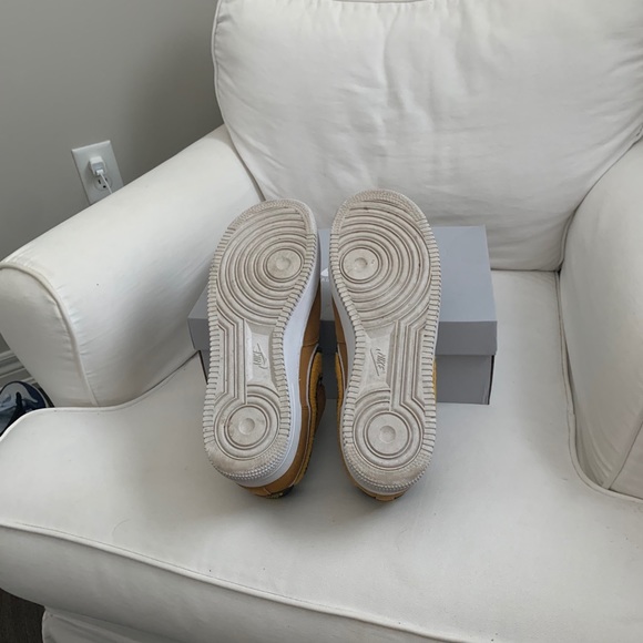 Air Force 1 - Picture 2 of 6